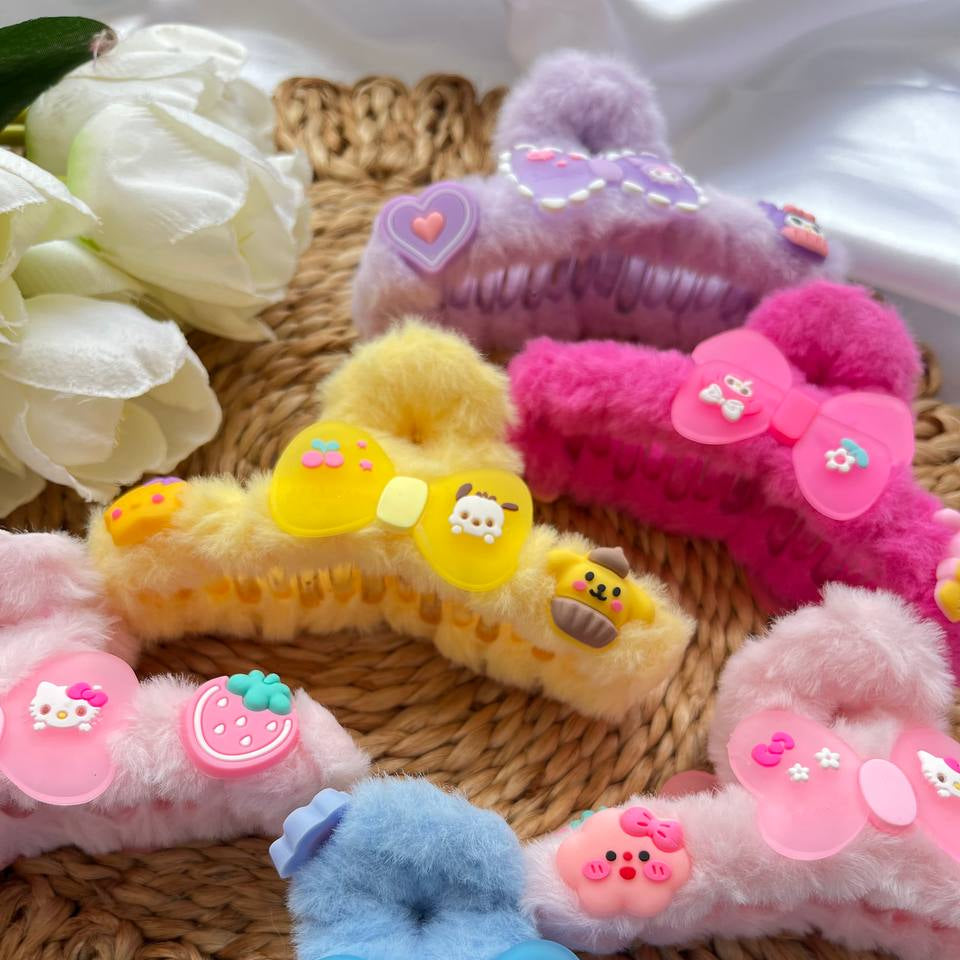 Cute Sticker fur Claws
Colorful hair ties with cartoon designs on a woven surface claws #TikTokHairClips #tivra #
#HairHackTrend
#AestheticHairTools
#GRWMIndia
#ViralHairClips
#HairTransformationChallenge
#KawaiiHairTrend
#FurryHairClip
#CuteAndComfyLooks
#UnboxingHairClips #tivracreation