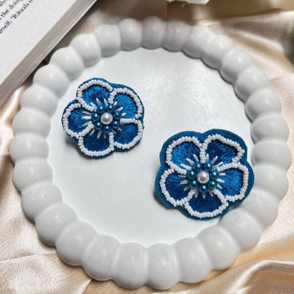 Daisy Handmade beaded Earrings #beaded #handmade #earrings #tivra #tivracreation #aliitleextra #partywear #affordable #price