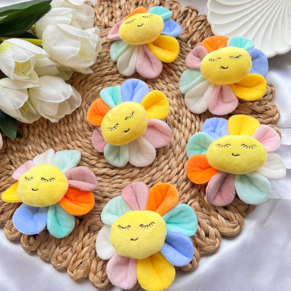 Giggle Flowers Hairclips #MadeInIndia
#VocalForLocal
#TivraCreation
#IndianAccessoriesBrand
#HandmadeWithLove