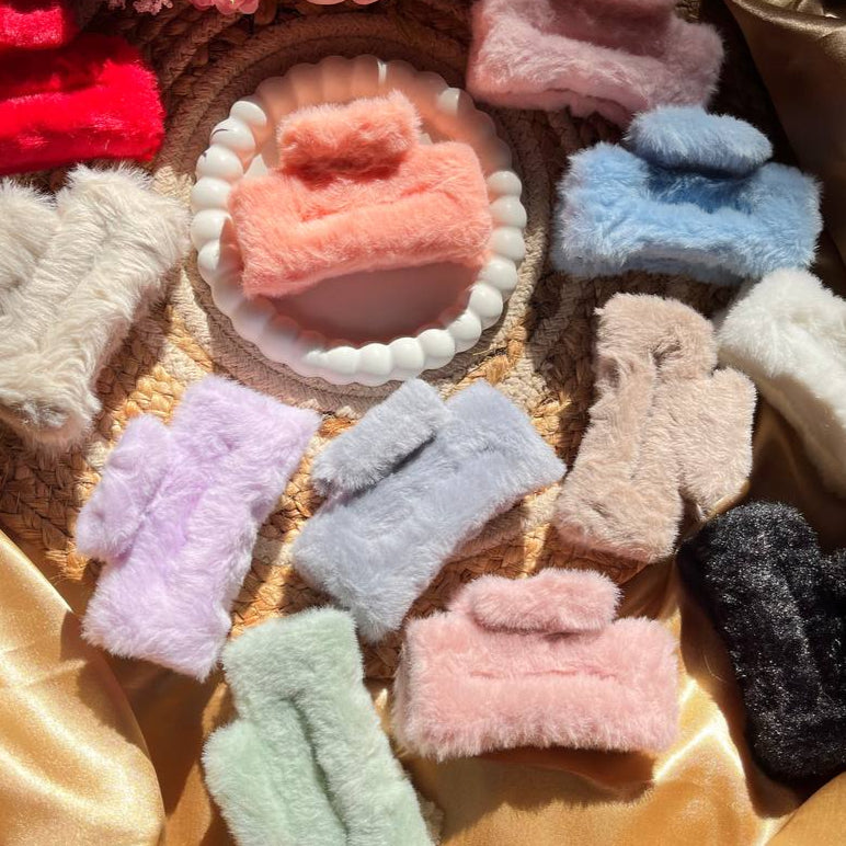 Rectangle Fur Claws/Clutchers #HairAccessories #HairClips
#HairClaws #tivra #tivracreation #amazon #flipkart #meesho
#ClawClipStyle
#TrendyHairClips
#HairToolGoals
#CuteHairAccessories
#EverydayHairStyle