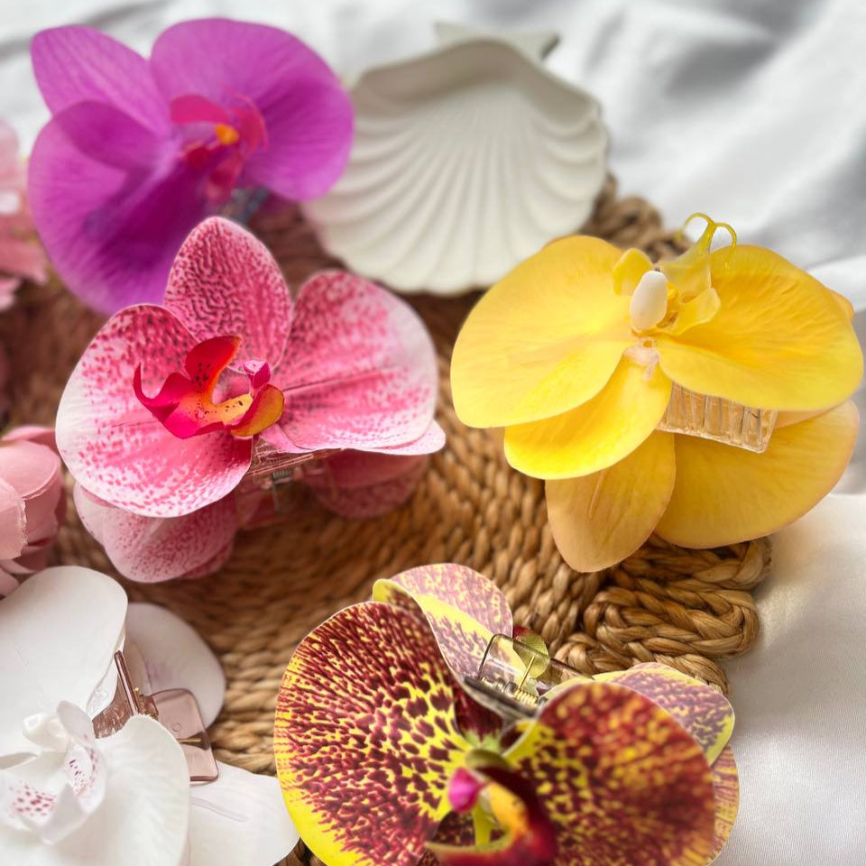 Tivra Creation Orchid Flower claws #HairAccessories
#HairClips
#HairFashion
#HairStyleInspo
#TrendyHairAccessories