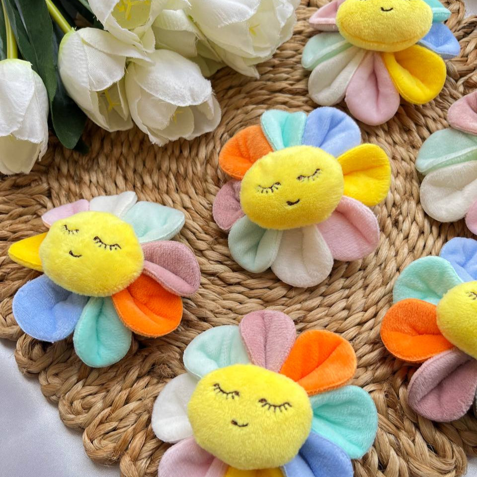 Tivra Giggle flower clips #HairClipsForKids #tivra #tivracreation
#HairClipsForWomen
#MomAndMeAccessories
#MatchingAccessories
#EverydayAccessories