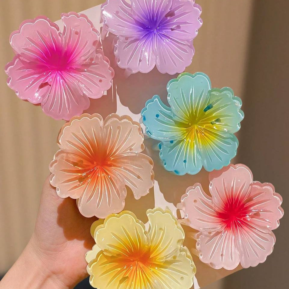 Tropical Hibiscus Glow Claw #TropicalHibiscusGlow #tivra #tivracreation #HibiscusHairClaw #HibiscusHairClip #FlowerHairClaw #HairClutcher #HairAccessories #HairAccessoryLove #TrendyHairClaw #HairClawStyle #FlowerClutcher