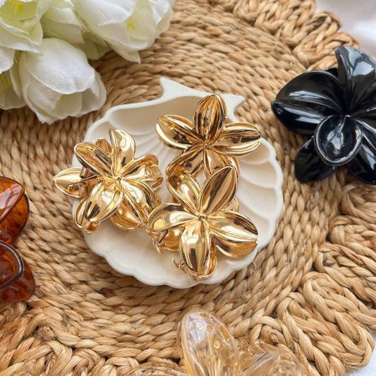 Anti-Tarnish Metal flower Claws/Clutchers  #tivra #tivracreation #GoldenFlowerClaw
#MetalHairClutcher
#AntiTarnishClawClip
#GoldHairClaw
#MetalClutcher
#FlowerClawClip
#GoldenClutcher