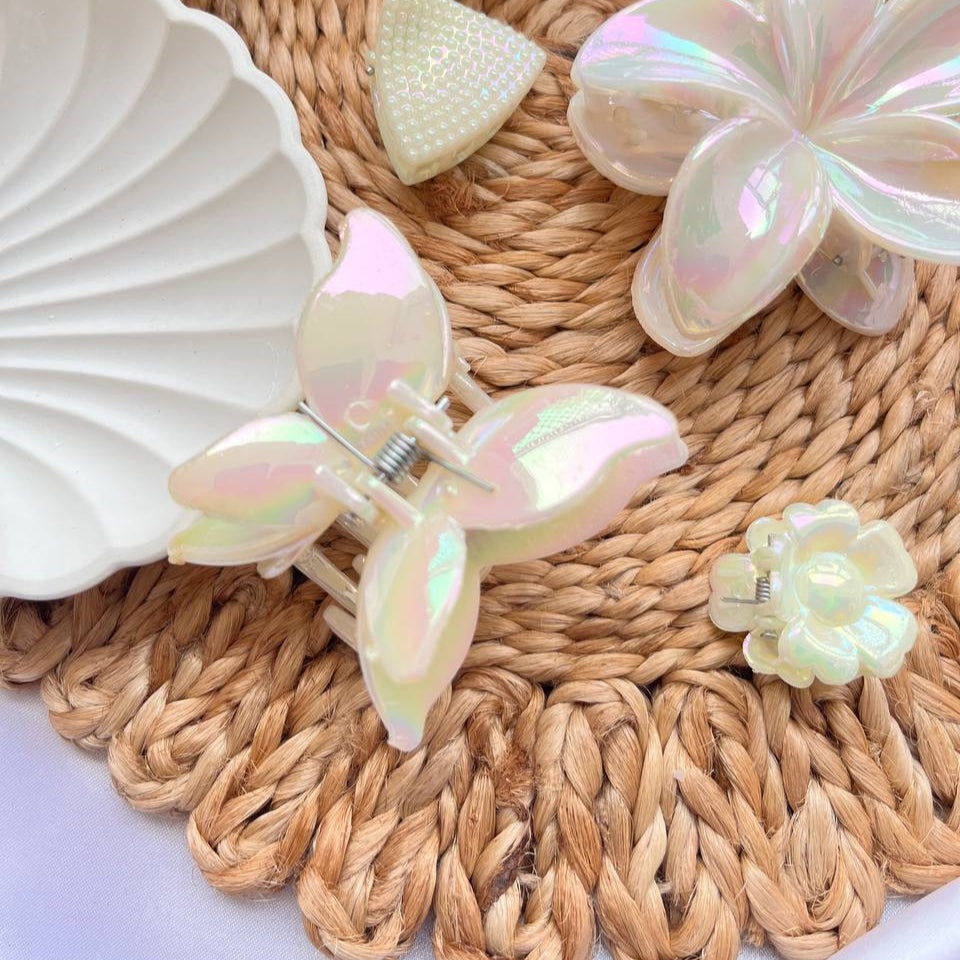 Butterfly Claws/clutchers/hairclips #PearlsGlowClaw #tivra #tivracreation
#PearlHairClips
#HairClutchers
#TrendyHairAccessories
#MadeInIndiaProduct
#AffordableHairAccessories
#EcommerceFinds
#ShopOnlineIndia
#HairClipsForGirls
#MinimalStyleAccessories