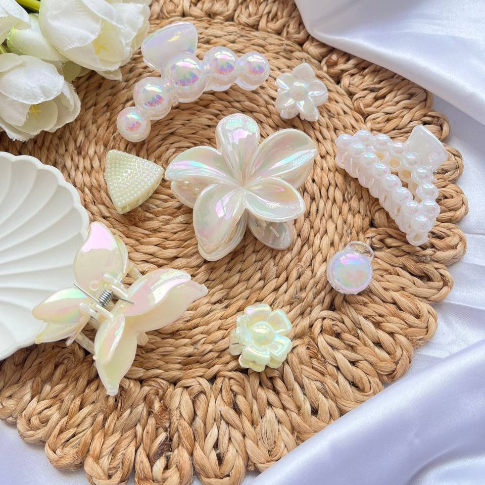 Pearls Claws Tivra Creation #TikTokAccessories #tivra #tivracreation
#HairHackTikTok
#StylingClips
#ViralHairClips
#AestheticHairClips
#ButterflyClawTrend
#GRWMAccessories
#HairTransformation
#ClawClipHairstyle
#PearlClipTrend