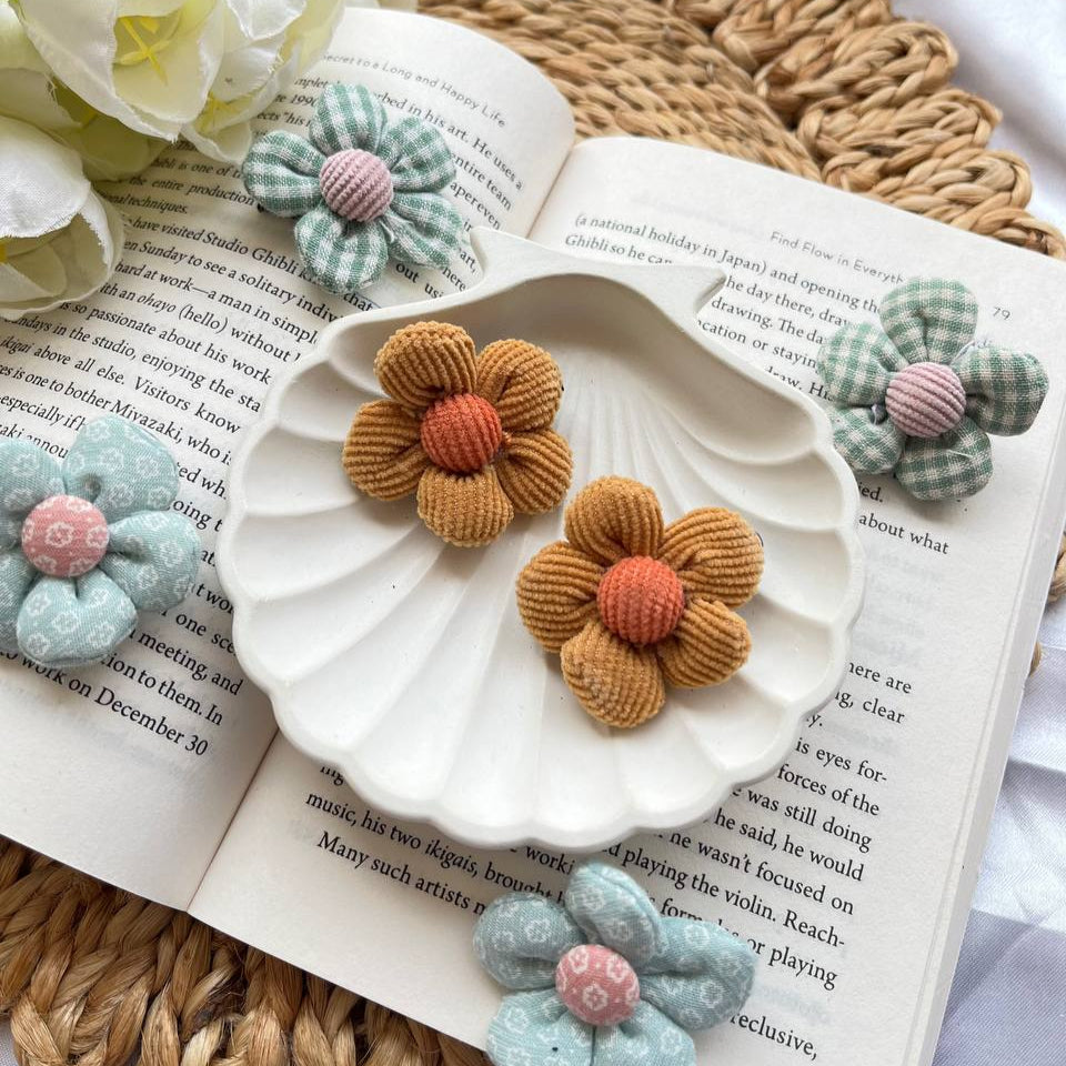 Pixie Petals Flower Hairclips #FlowerHairClips #tivra #tivracreation
#HairAccessoriesForGirls
#KidsHairClips
#HandmadeHairClips
#HairClipsOnline
#BuyHairClipsOnline
#StylishHairAccessories
#MadeInIndiaAccessories
#AffordableHairClips
#CuteHairClipsForGirls
