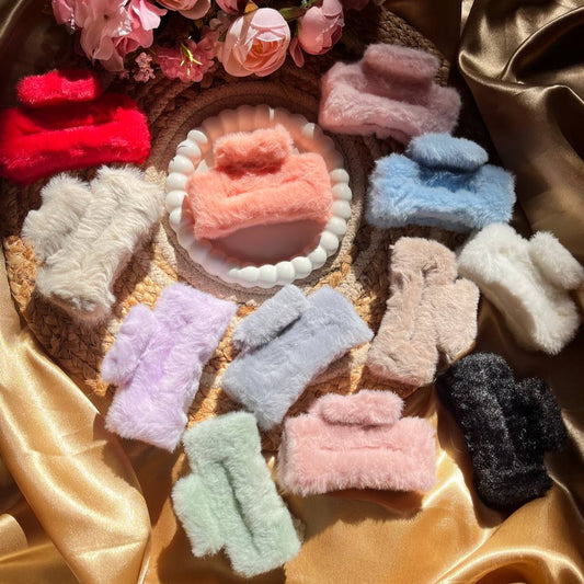 Rectangle Fur Claws/Clutcher #FurClutcher #tivra #tivracreation

#FurHairClip

#FurClawClip

#RectangleClawClip

#HairClutcher

#FluffyHairClip

#SoftHairAccessories