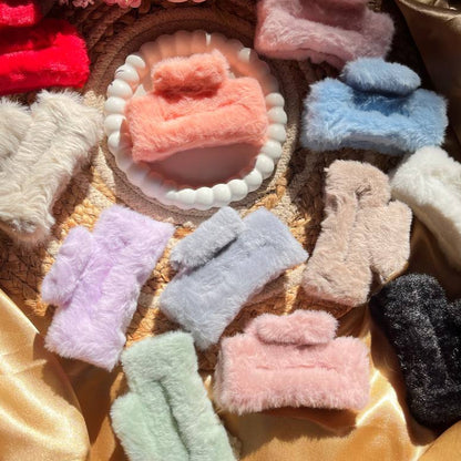 Rectangle Fur Claws/Clutchers #HairAccessories #HairClips
#HairClaws #tivra #tivracreation #amazon #flipkart #meesho
#ClawClipStyle
#TrendyHairClips
#HairToolGoals
#CuteHairAccessories
#EverydayHairStyle
