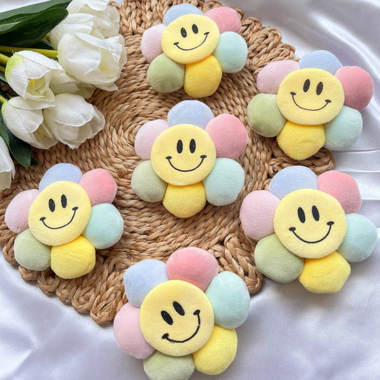 Smile Flower Hairclips #HairAccessories #tivra #tivracreation
#HairClipStyle
#HairClipsForGirls
#FunHairClips
#ColorfulHairClips
#TrendyHairAccessories
#KidsHairAccessories