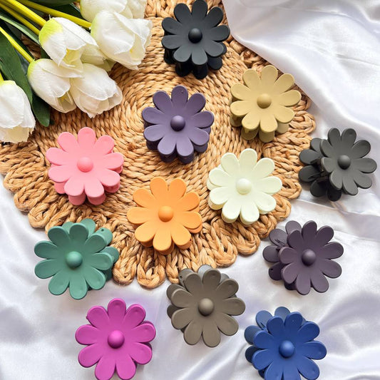 Sunflower Flower Claws/Clutchers/Haiclips #SunflowerHairClips #tivra #tivracreation
#SunflowerClawClips
#SunflowerAccessories
#FlowerHairClips
#FloralClutchers
#TivraCreationClaws
#TivraSunflowerClips
#CuteHairClipsIndia
#TrendyFlowerClips
#HairClipsWithFlowers