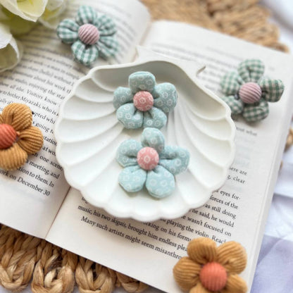 Tivra Creation Pixie Petals Flower Hairclips #ShopHairAccessories
#FloralHairClips
#PixiePetalsClips
#HairClipsForKids
#HairClipsForWomen
#FlowerClipsIndia
#IndianHairAccessories
#BuyNowIndia
#TivraCreation
#TivraAccessories