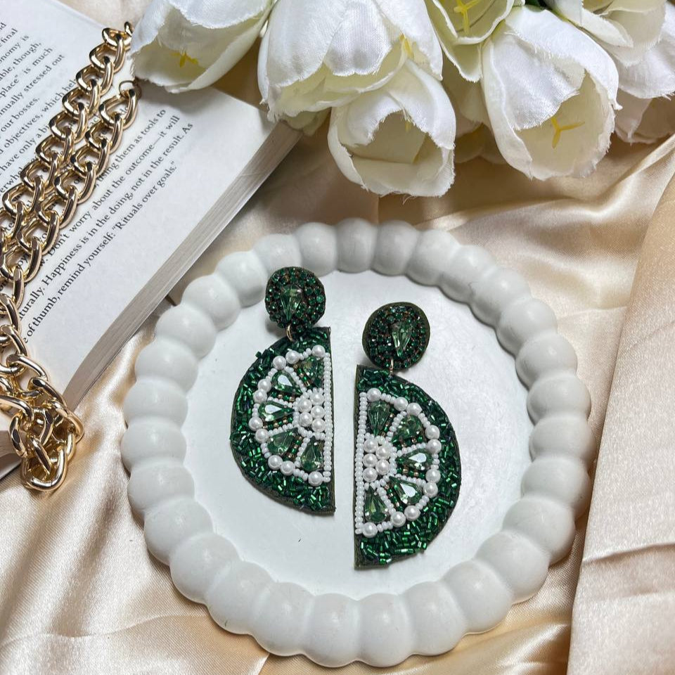 Tivra Creation's Green Citrus Sparkle Handmade Beaded Earrings #GreenCitrusSparkle
#tivra #tivracreation
#CitrusEarrings

#TropicalJewelry

#BeadedEarrings

#StatementEarrings

#PearlJewelry

#GreenAccessories

#CitrusStyle